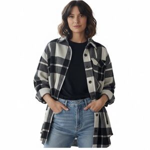 Ecothreads Black and White Plaid Warm Long Sleeve Shirt
Boyfriend Fit size Small